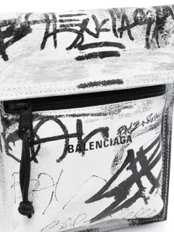Hombre Balenciaga Bolso Messenger Explorer Graffiti Pequeño -Masculina Moda Tienda 18728668 42240775 1000