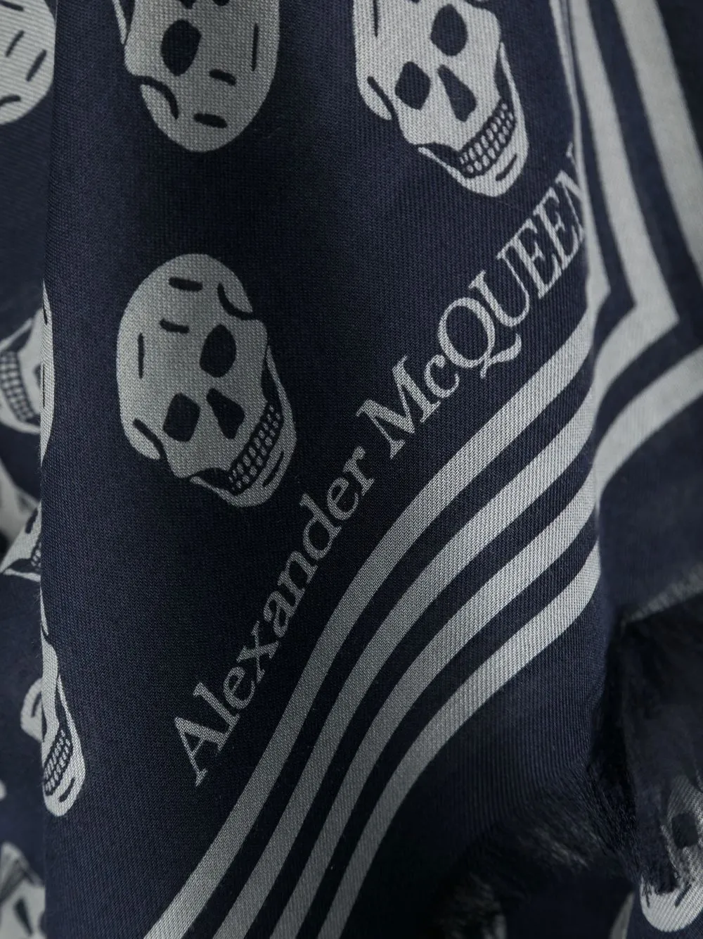 Hombre Alexander McQueen Fular Con Calavera Estampada 3 Hombre Alexander McQueen Fular Con Calavera Estampada - Imagen 2