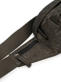 Hombre Versace Riñonera Con Logo Estampado Y Cremallera 10 Hombre Versace Riñonera Con Logo Estampado Y Cremallera -Masculina Moda Tienda 20067173 50593428 1000